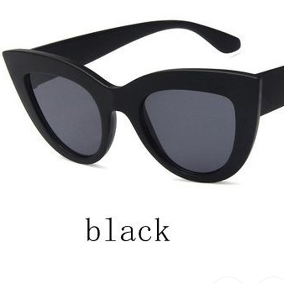 New! Black Oversized Cat-eye Sunglasses - Picture 4 of 7